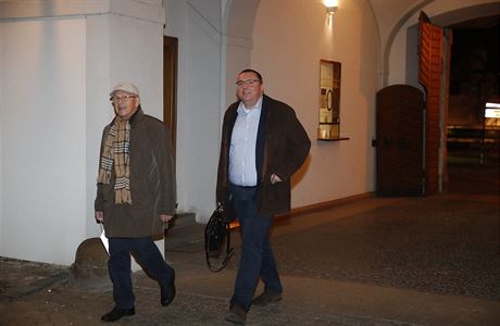 Miroslav Singer (vpravo), bval guvernr NB, a Josef Tauber, bval vkonn...