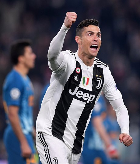 Cristiano Ronaldo slaví jeden ze tří gólů proti Atlétiku Madrid