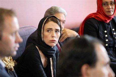 Novozélandská premiérka Jacinda Ardernová na pietním setkání s muslimy po útoku...