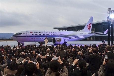 Prosinec 2015. ínské aerolinky pedstavují Boeing 737 Max 8.