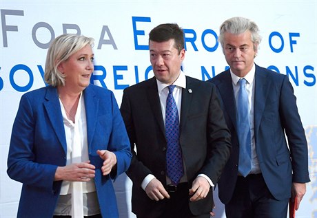 Marine Le Penová, Tomio Okamura a Geert Wilders na konferenci evropských krajn...