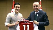Mesut Özil a Recep Tayyip Erdogan.