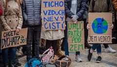 Studenti v Praze poadují vhodnjí pístup politik ke klimatickým regulacím.