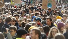 Do ulic vyly stovky student za klimatické zmny.