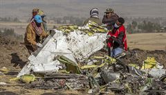 Etiopský boeing náhle změnil směr, řekl očitý svědek havárie. Vyšetřovatelé našli černé skříňky