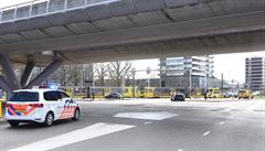 Policisté zasahovali u stelby v tramvaji v nizozemském Utrechtu.