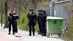 Nizozemská policie zasahuje u stelby v Utrechtu.