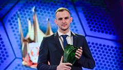 David Lischka s trofejí v anketě Fotbalista roku 2018. | na serveru Lidovky.cz | aktuální zprávy