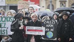 Ekologická demonstrace studentů středních škol na plzeňském náměstí Republiky. | na serveru Lidovky.cz | aktuální zprávy