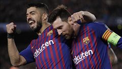 Lionel Messi a Luis Suarez slaví vítzství v Lize mistr.