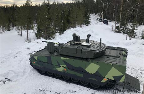 esku Hägglunds nabízí bojové vozidlo pchoty CV90, s ním chce uspt v tendru...