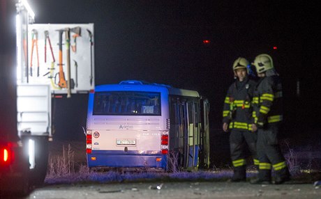 Autobus se srazil s autem u Drakovic.