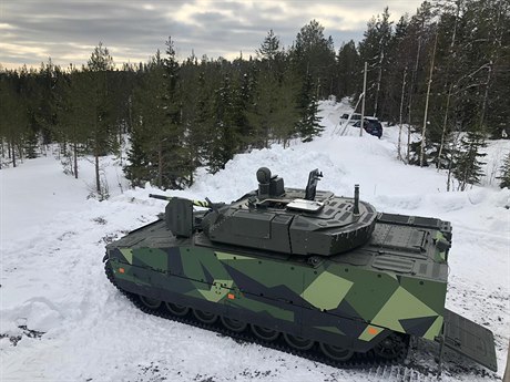 Bojové vozidlo CV90 nabízené esku.