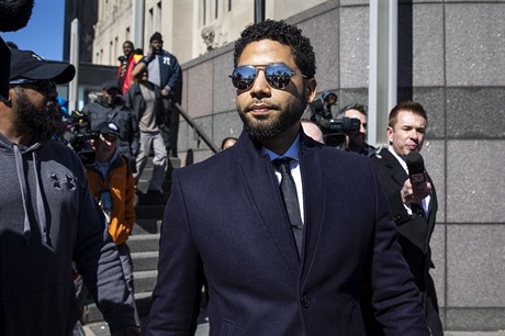 Herec Jussie Smollett opoutí soud v Chicagu.