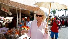 Vévodkyn Camilla se la podívat na místní karibské trhy.