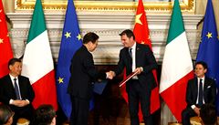 V ím italský premiér Giuseppe Conte podepsal s ínským prezidentem Si...