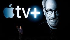 Re�isér Steven Spielberg na speciální konferenci Applu p�edstavuje novou Apple...