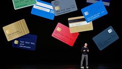 Generální editel Applu Tim Cook pedstavuje novou kreditku Apple Card.