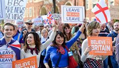 Probrexitoví demonstranti v Londýn bhem tetího hlasování o brexitu