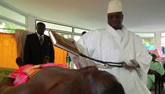 Yahya Jammeh se vedle ovoce a bylin spoléhá i na korán.
