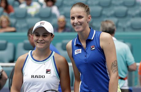 Ashleigh Bartyov a Karolna Plkov ve finle turnaje v Miami.