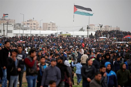 Tisíce Palestinc se sely k akci k prvnímu výroí kadotýdenních píhraniních...