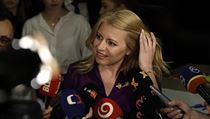 Prezidentsk kandidtka Zuzana aputov dorazila do svho volebnho tbu.