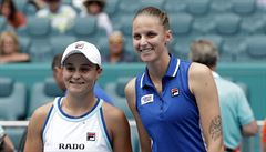 Ashleigh Bartyová a Karolína Plíková ve finále turnaje v Miami.