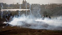 Izraelt vojci pi protestech v Gaze zastelili Palestince. Dalch vce ne 50 lid zranili