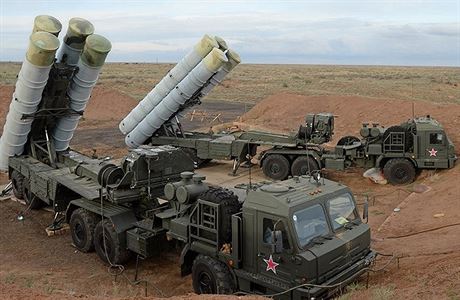 Ruský protiletadlový systém S-400 Triumf, urený k likvidaci nepátelských...