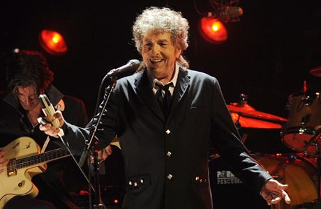 Bob Dylan bhem vystoupení v Los Angeles v roce 2012.