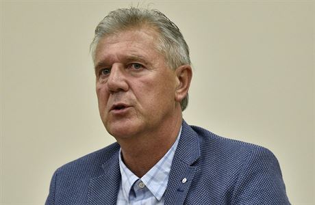 Odvolaný éf komise rozhodích Fotbalové asociace R (FAR) Jozef Chovanec.
