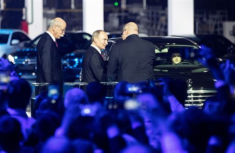f Daimleru Dieter Zetsche a rusk prezident Vladimir Putin pi oteven...