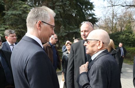f BIS Michal Koudelka (vlevo) a bval velvyslanec v Rusk federaci Lubo...