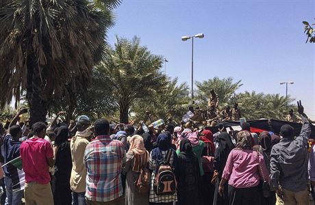 Demonstranti v Súdánu