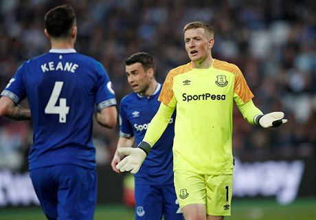 Branká Evertonu Jordan Pickford.