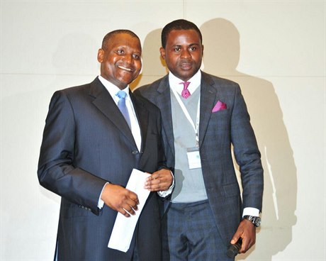 Nigerijský miliardá Aliko Dangote (vlevo).