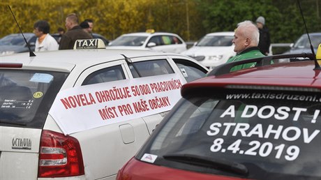 Protest taxiká proti novele zákona o silniní doprav na praském Strahov.