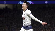 Son Heung-min z Tottenhamu slaví gól v Lize mistrů