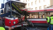 V Brně se 1. dubna 2019 srazil trolejbus s tramvají, na místě je podle...