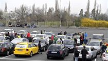 Protest taxik proti novele zkona o silnin doprav na praskm Strahov.