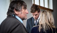 Ob�alovaný Luká� Tu�ek u hradeckého Krajského soudu.