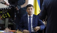 Volby na Ukrajin vyhraje podle przkumu herec Zelenskyj. Ped Poroenkem m velk nskok