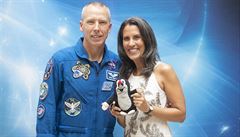 Americký astronaut Andrew Feustel s manželkou na tiskové konferenci v sídle... | na serveru Lidovky.cz | aktuální zprávy