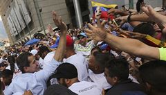 Opoziní lídr Juan Guaidó, jeho velká ást Venezuelan i na est desítek zemí...