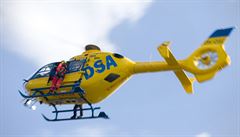 lutý záchranáský vrtulník spolenosti DSA vzlétl na poest nebeského jezdce.
