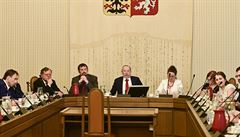 Schze snmovního kolského výboru, Václav Klaus mladí (na snímku uprosted)
