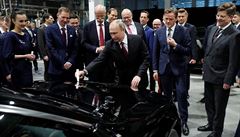 Ruský prezident Vladimir Putin při otevření továrny na mercedesy v Rusku. | na serveru Lidovky.cz | aktuální zprávy