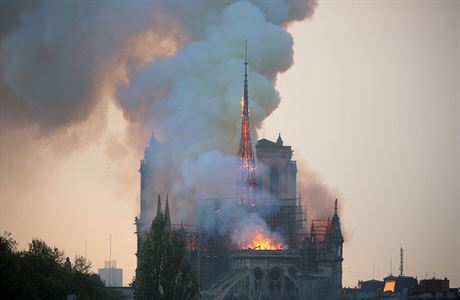 Zbry z poru, kter poniil Notre-Dame.