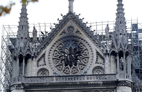Pohled na uhaenou katedrlu Notre-Dame.